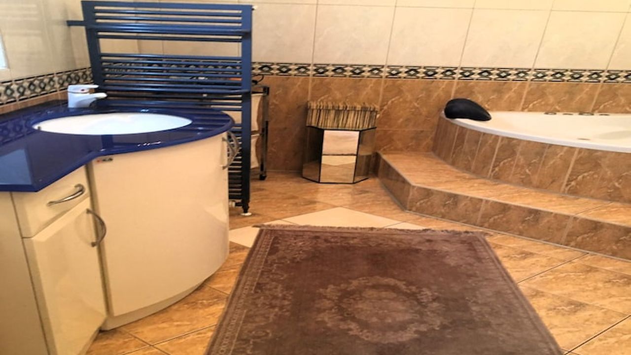 BathRoom BathRoom